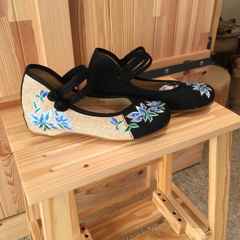 NWT Super Cute Shoes